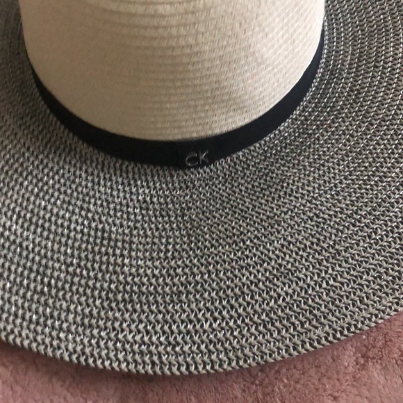 Calvin Klein Wide Brimmed Luxe Sun Hat - Picture 2 of 6